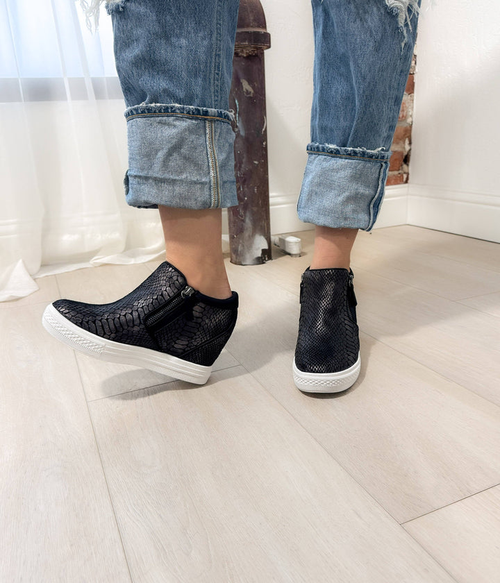 Naughty Monkey - Timmibelle Wedge Sneaker in Black