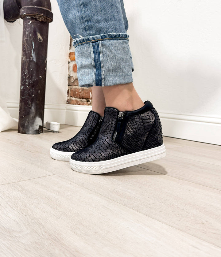 Naughty Monkey - Timmibelle Wedge Sneaker in Black