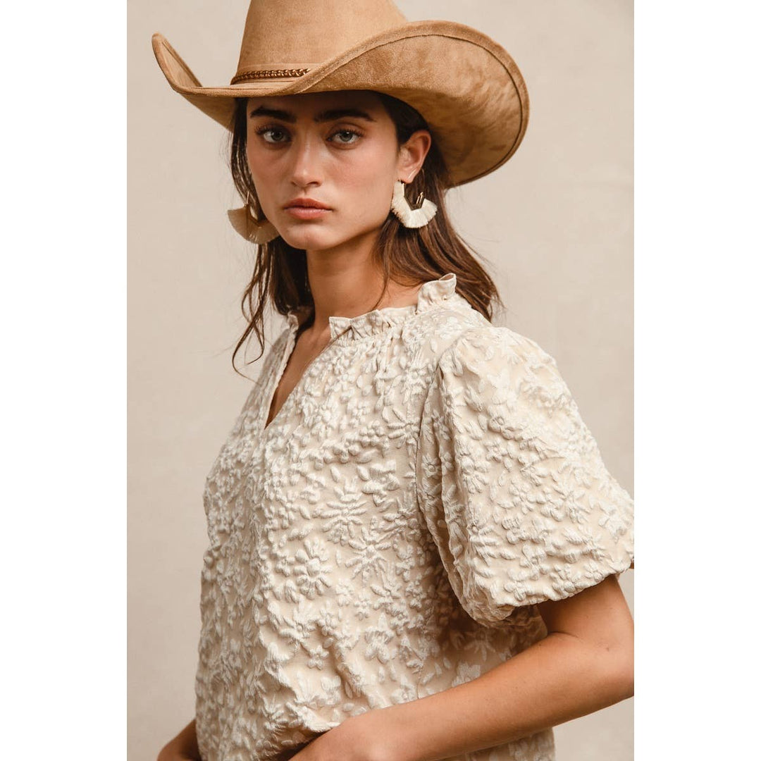 BiBi - FLORAL PATTERN TEXTURE SLEEVES RUFFLED V-NECK TOP