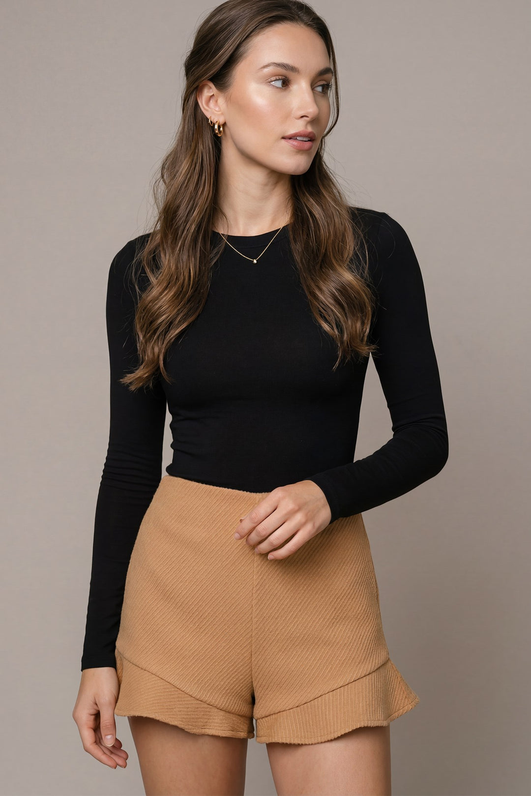 RUFFLED HEM WOVEN WOOL SHORTS WITH BACK ZIPPER