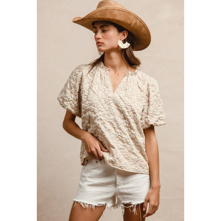 BiBi - FLORAL PATTERN TEXTURE SLEEVES RUFFLED V-NECK TOP