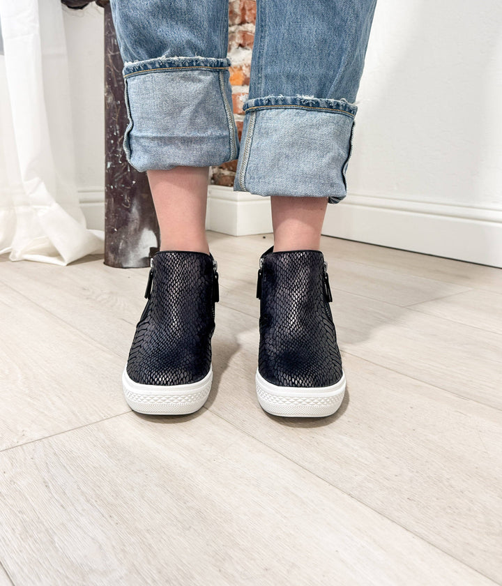 Naughty Monkey - Timmibelle Wedge Sneaker in Black
