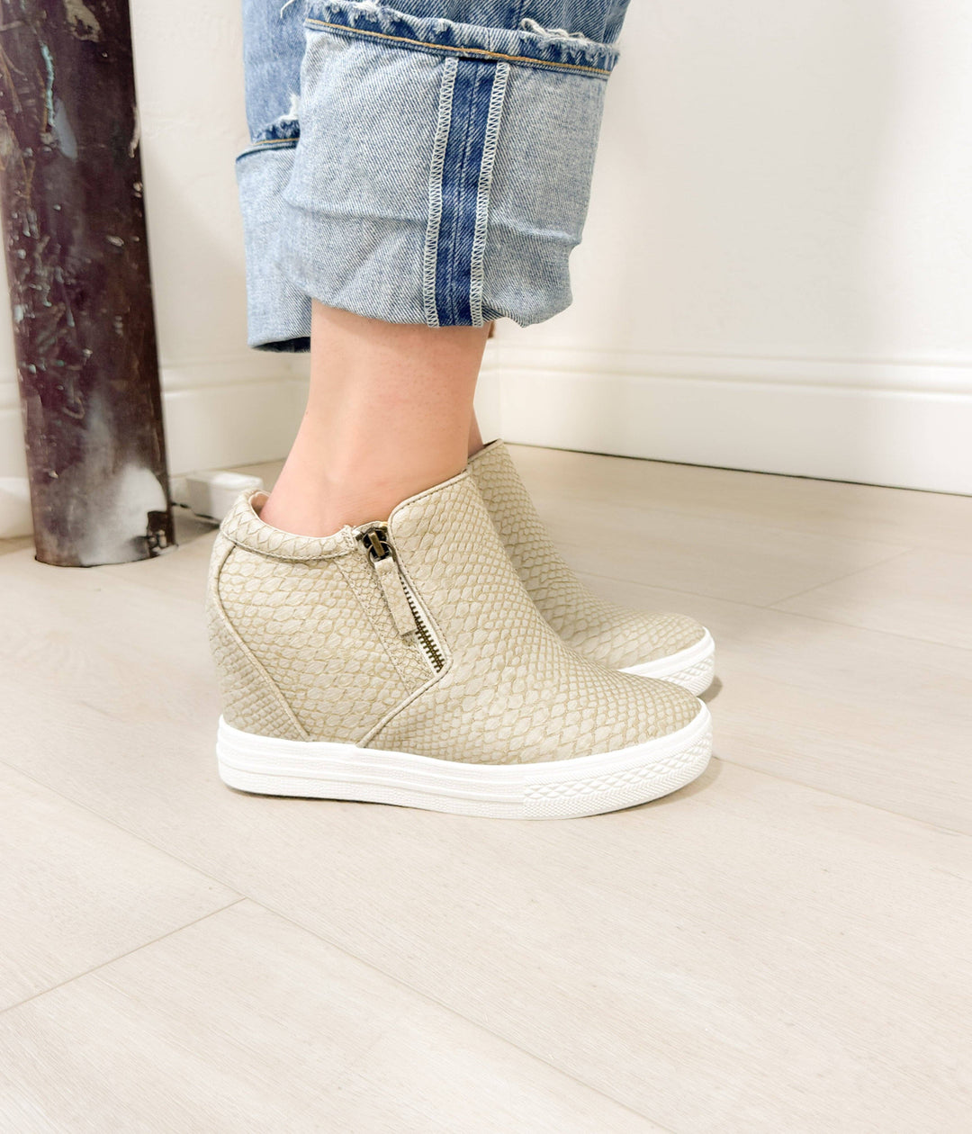 Naughty Monkey - Timmibelle Wedge Sneaker in Cream