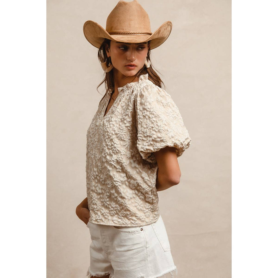 BiBi - FLORAL PATTERN TEXTURE SLEEVES RUFFLED V-NECK TOP