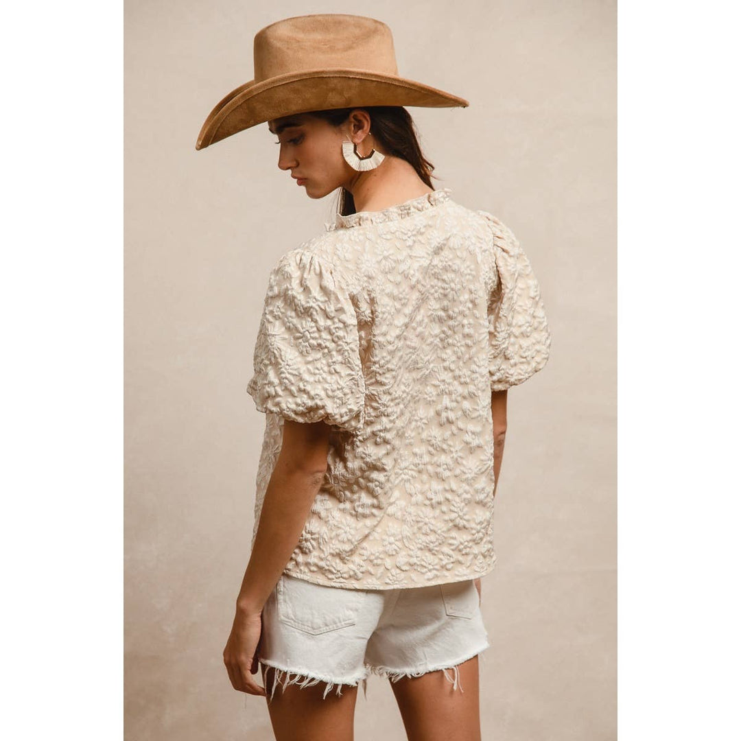 BiBi - FLORAL PATTERN TEXTURE SLEEVES RUFFLED V-NECK TOP