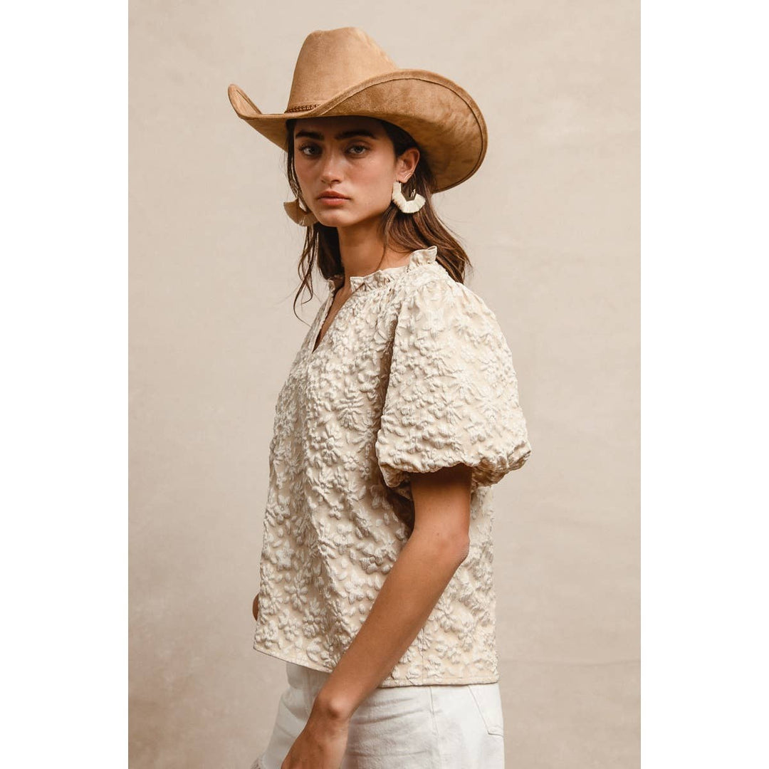 BiBi - FLORAL PATTERN TEXTURE SLEEVES RUFFLED V-NECK TOP