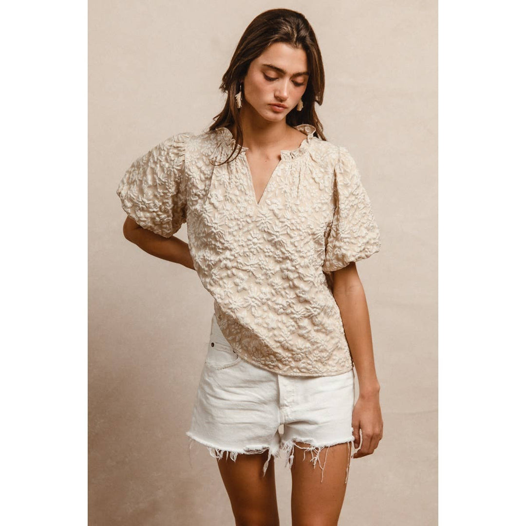 BiBi - FLORAL PATTERN TEXTURE SLEEVES RUFFLED V-NECK TOP