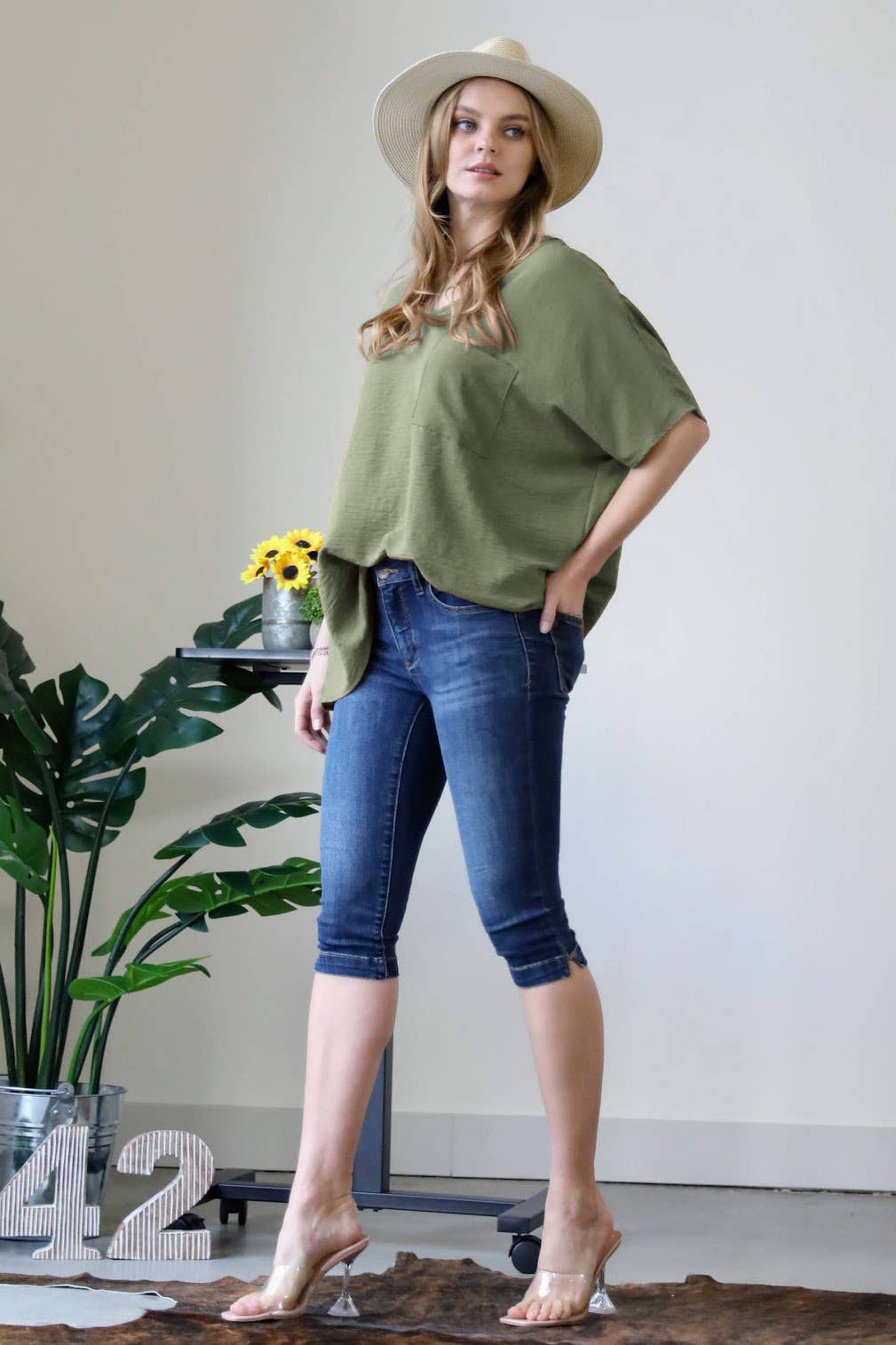 42POPS - SI-24049 Airflow V Neck Short Sleeve Top with pocket