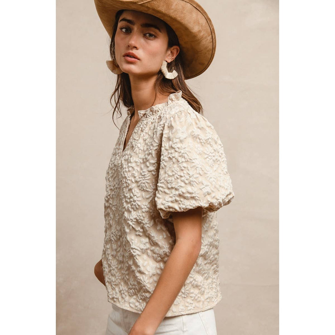 BiBi - FLORAL PATTERN TEXTURE SLEEVES RUFFLED V-NECK TOP